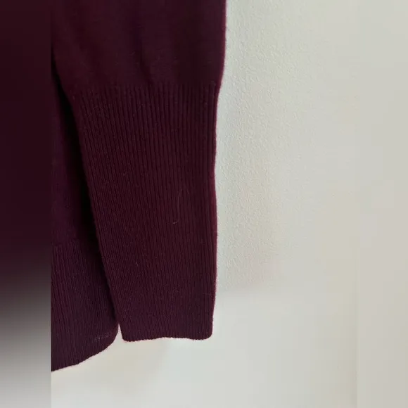 100% Italian Cashmere J Crew Women's V-Neck Sweater - Burgundy