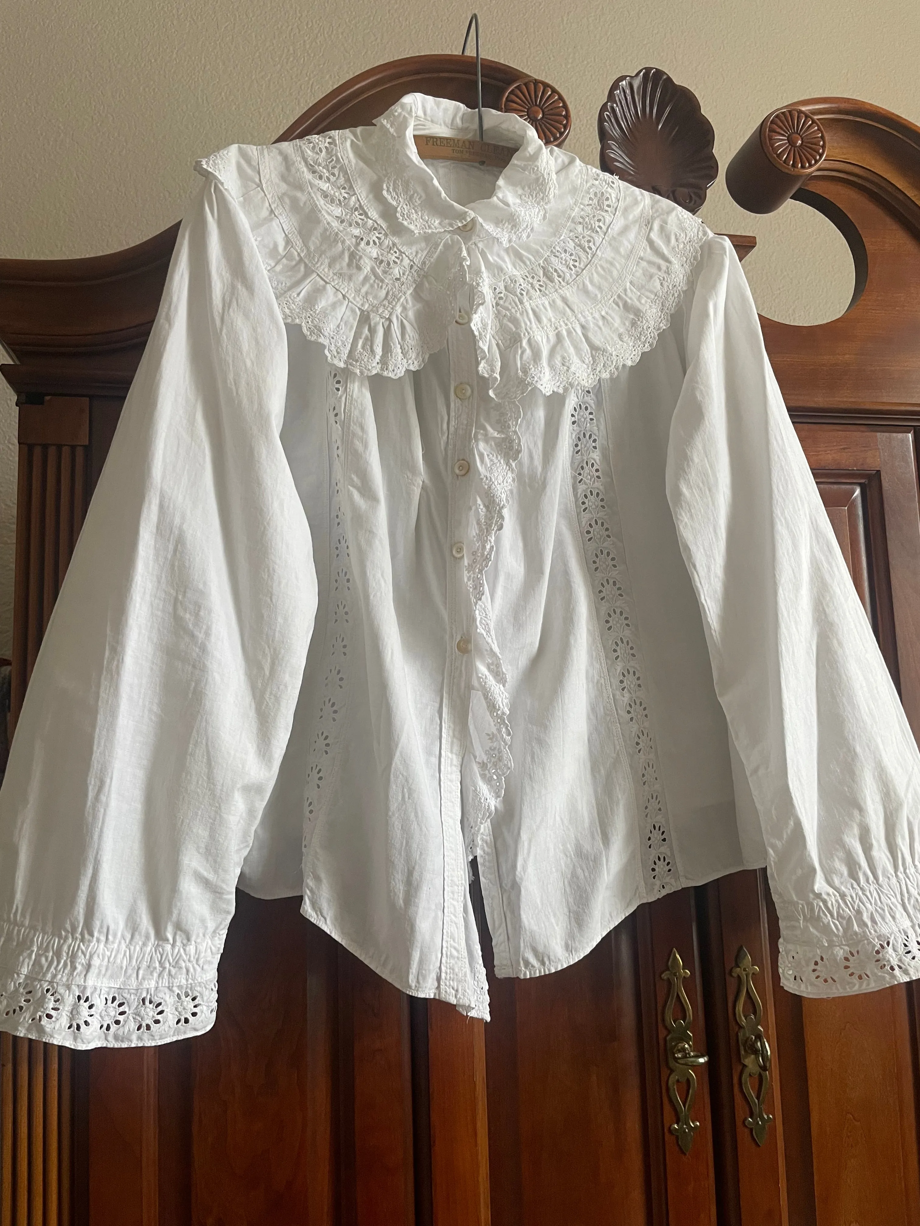 1920s/1930s Eyelet Cotton Bell Sleeve Folk Blouse