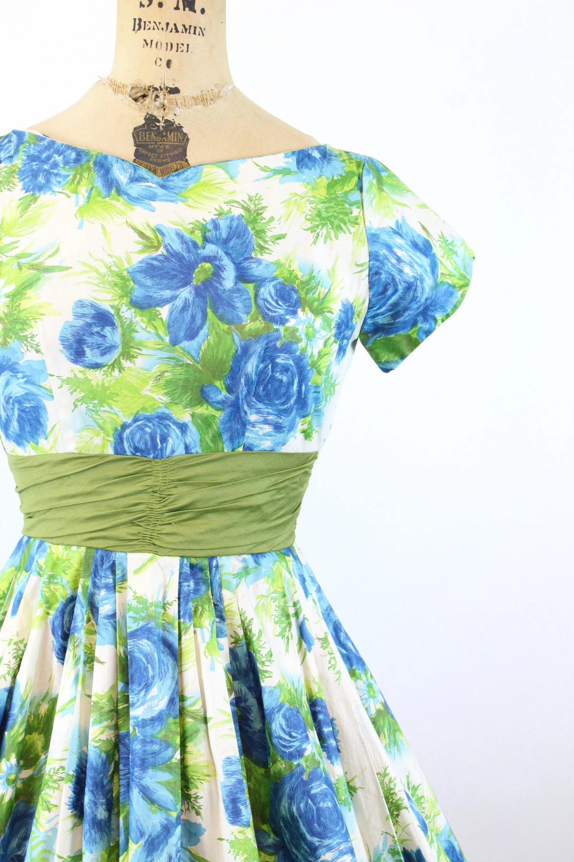 1950s BLUE ROSE cotton print full skirt dress xs | new spring summer