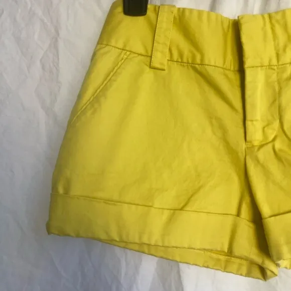 alice   olivia OLIVIA lemon JEAN SHORT Size 4
