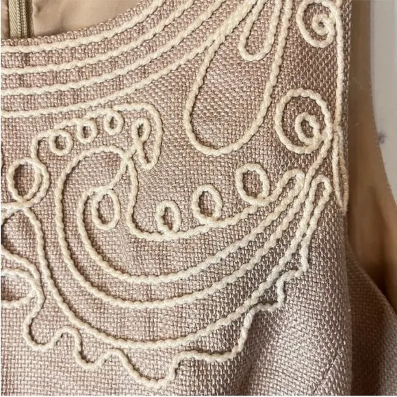 Ann Klein Sleeveless Dress Sz 6 Scoop Neck Embroidered Neckline Beige Fit Flare