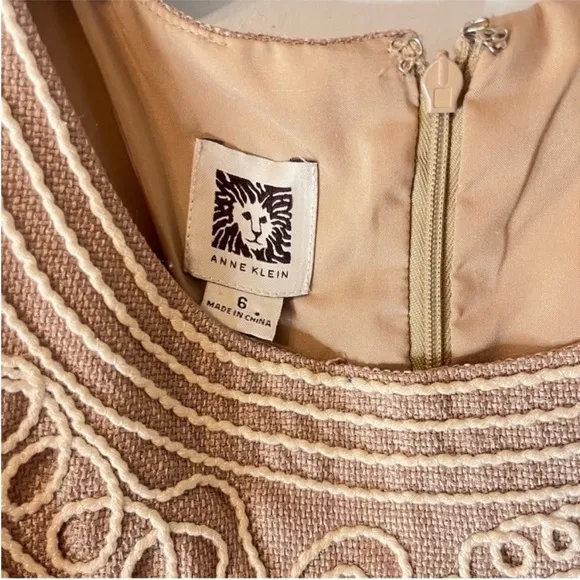 Ann Klein Sleeveless Dress Sz 6 Scoop Neck Embroidered Neckline Beige Fit Flare
