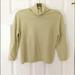 ANN TAYLOR Cropped Turtleneck Sweater