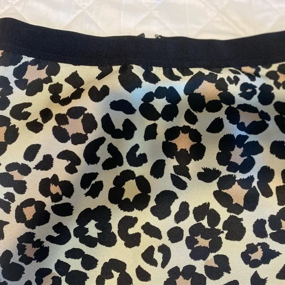 “ANN TAYLOR” Leopard Pencil Skirt