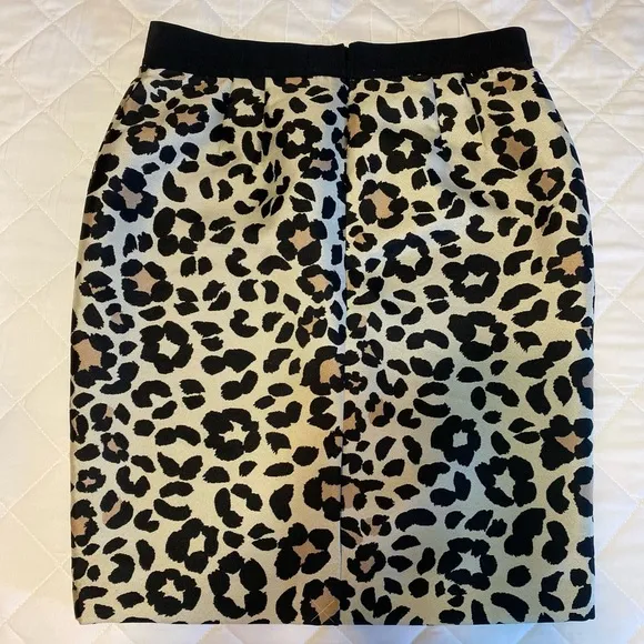 “ANN TAYLOR” Leopard Pencil Skirt