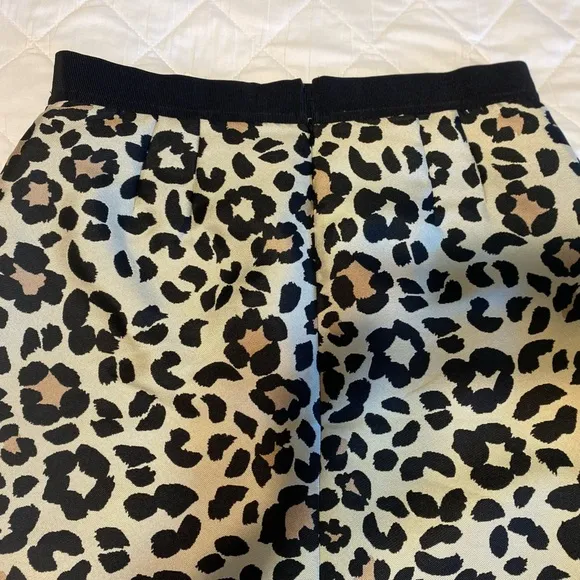 “ANN TAYLOR” Leopard Pencil Skirt