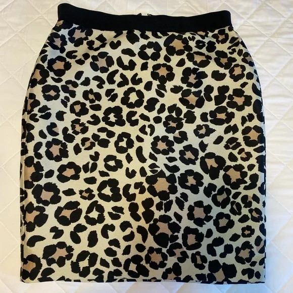 “ANN TAYLOR” Leopard Pencil Skirt