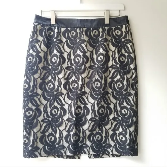 ANN TAYLOR Petites Black Foral Lace Pencil skirt size 8P