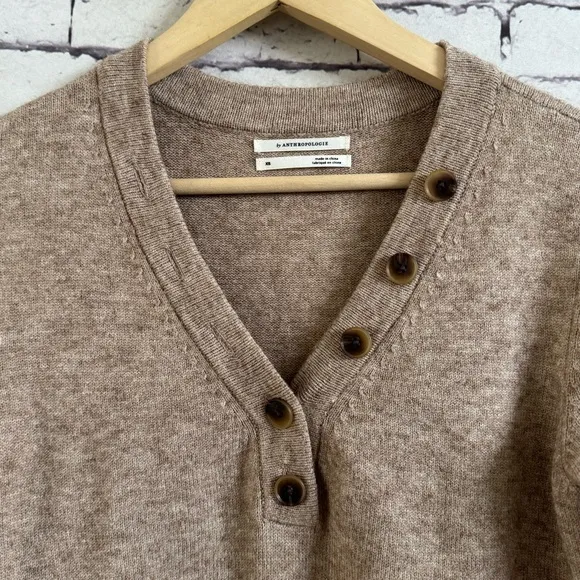 Anthropologie Serena V-Neck Sweater in Tan Size XS