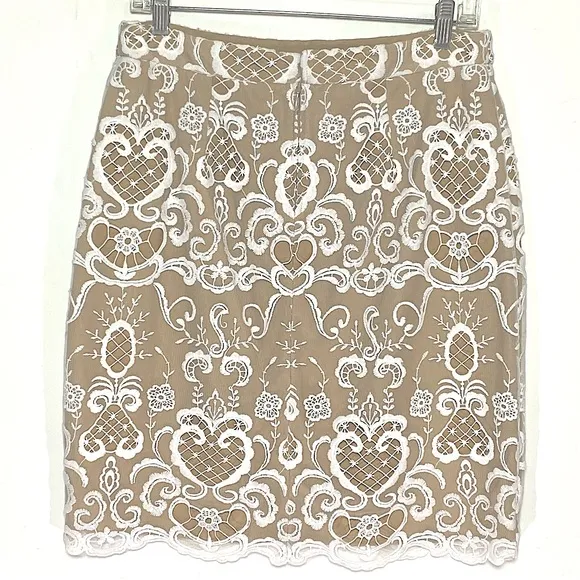 BADGLEY MISHKA Belle Women’s white Lace Pencil Skirt, fully lined size 10