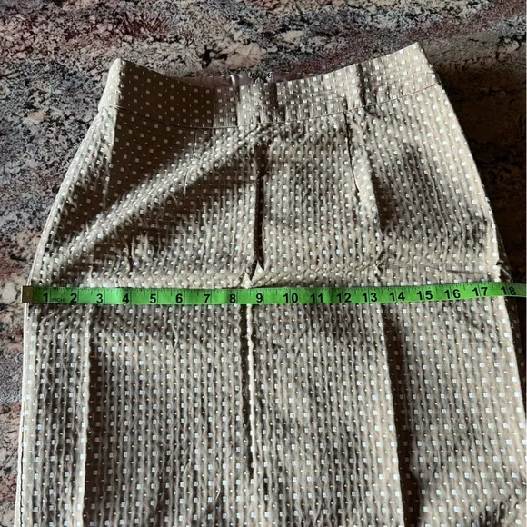 BANANA REPUBLIC TÁN WHITE POLKA DOT PENCIL SKIRT