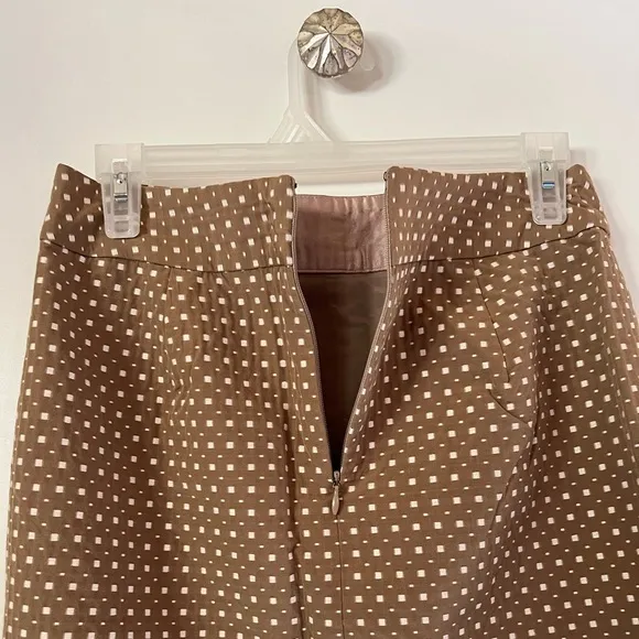 BANANA REPUBLIC TÁN WHITE POLKA DOT PENCIL SKIRT