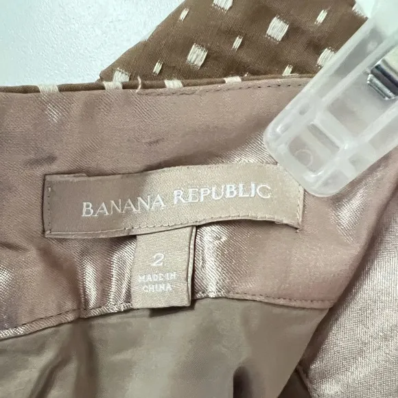 BANANA REPUBLIC TÁN WHITE POLKA DOT PENCIL SKIRT