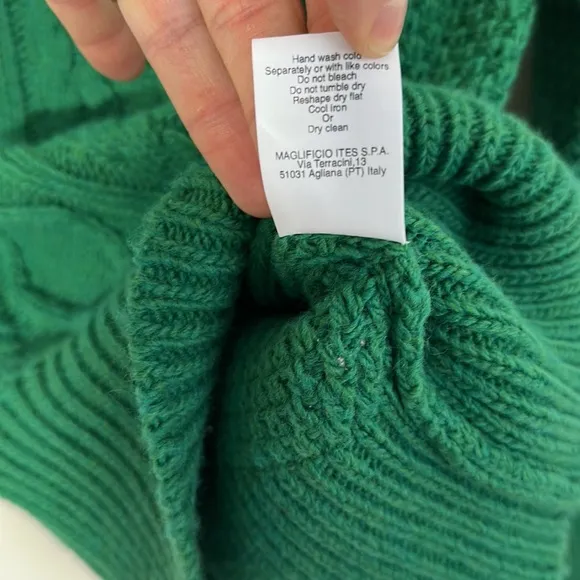 Beautiful green wool blended Chiaramente Sweater Size Medium made in Italy