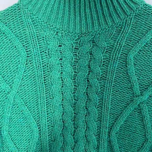 Beautiful green wool blended Chiaramente Sweater Size Medium made in Italy