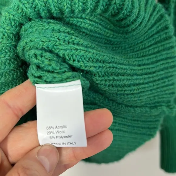 Beautiful green wool blended Chiaramente Sweater Size Medium made in Italy
