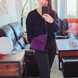 Brandy Melville midnight blue cropped wool sweater One Size made in Italy