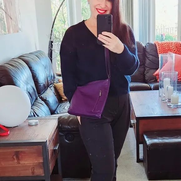 Brandy Melville midnight blue cropped wool sweater One Size made in Italy
