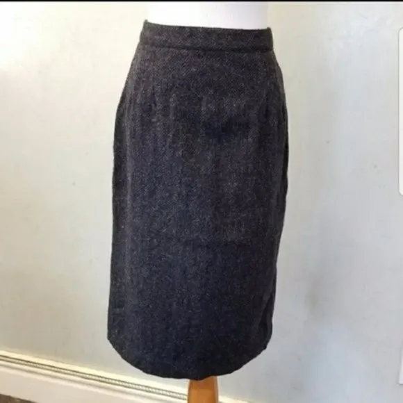 Briggs Petites mid length 100% wool pencil skirt size 8 (205)