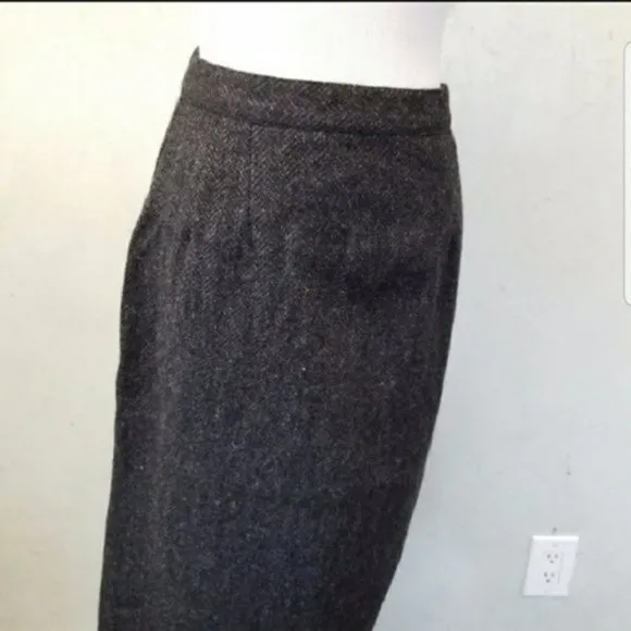 Briggs Petites mid length 100% wool pencil skirt size 8 (205)