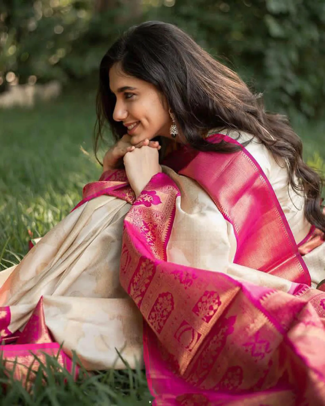 Closet mix Off-white and Pink Zari Border Saree With Blouse