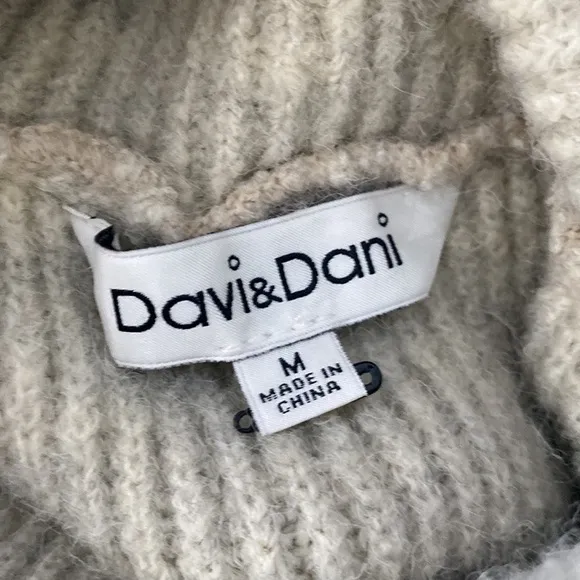 DAVI &amp; DANI Turtleneck Long Bell Sleeve Sweater