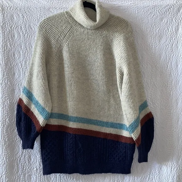 DAVI &amp; DANI Turtleneck Long Bell Sleeve Sweater