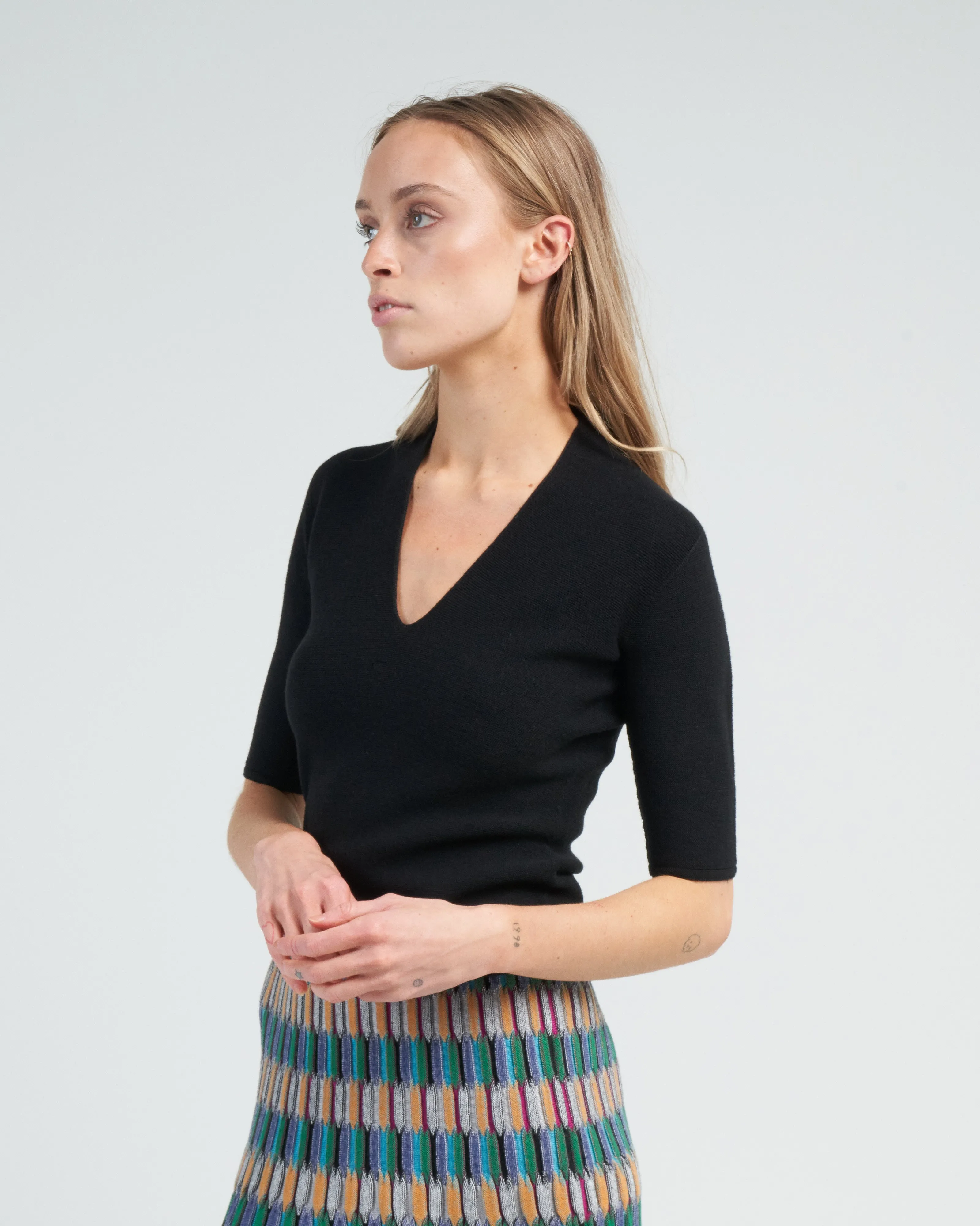 deep v neck fine top - deep black