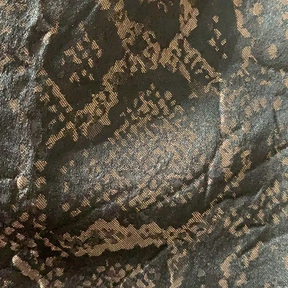 DKNYC size 8 gold  Metallic snake print pencil skirt in Excellent condition
