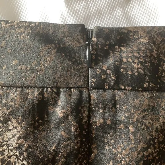 DKNYC size 8 gold  Metallic snake print pencil skirt in Excellent condition