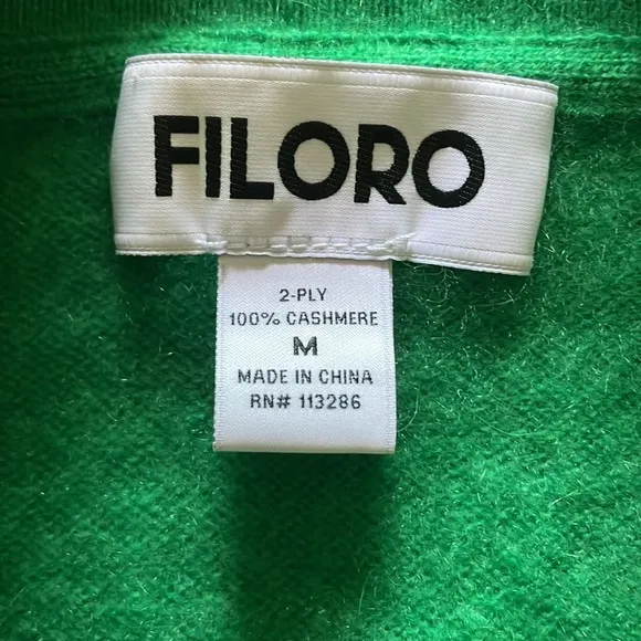 Emerald Green V-Neck Sweater with Fitted Silhouette