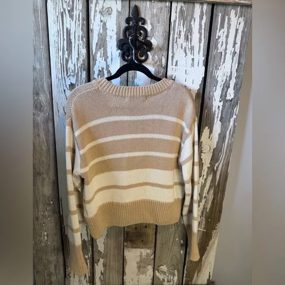 English Factory NWT Tan &amp; Cream V-Neck Sweater Size Medium