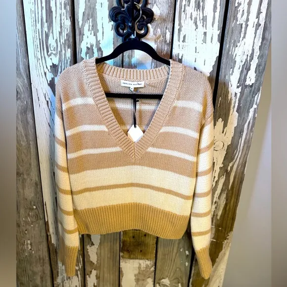 English Factory NWT Tan &amp; Cream V-Neck Sweater Size Medium