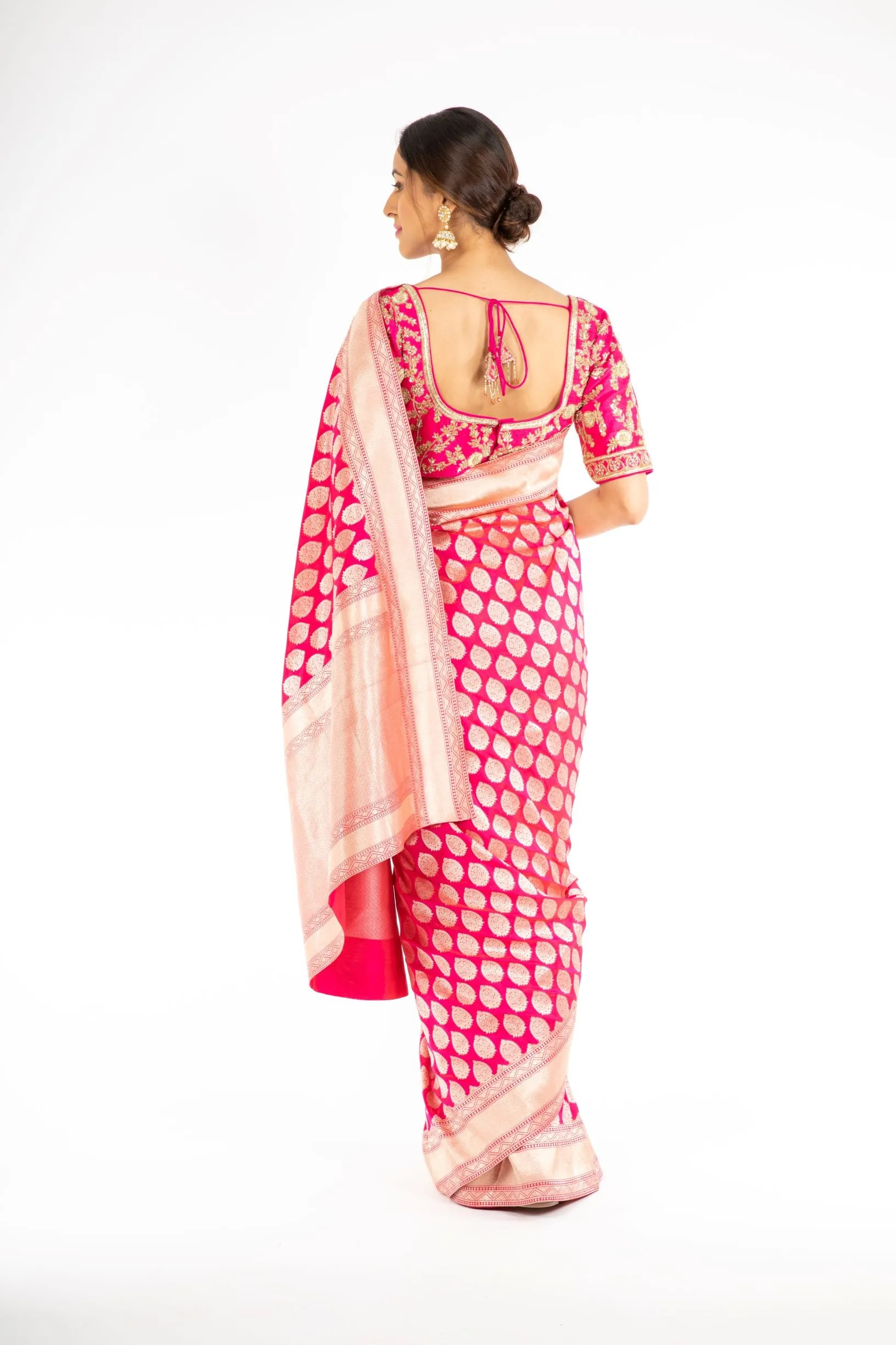 Extra-ordinary Pink Color Banarasi Handloom Saree