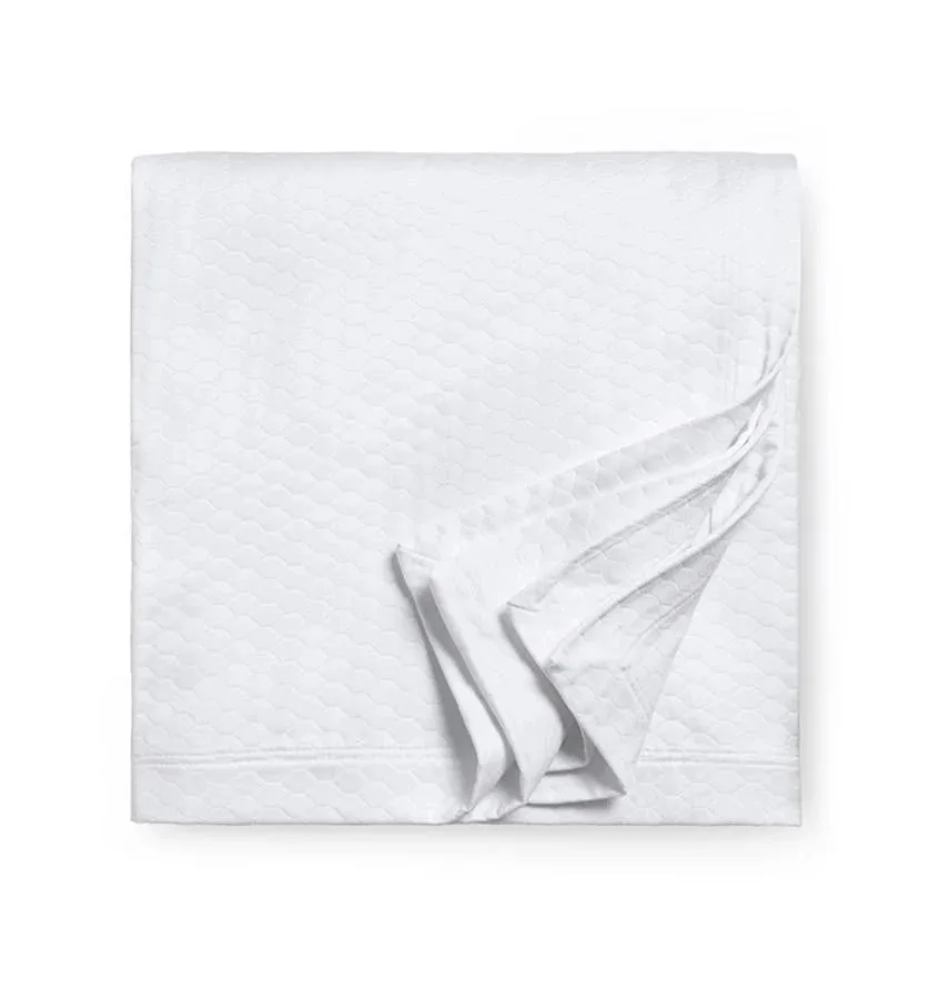 Favo Matelassé Coverlet & Sham Collection