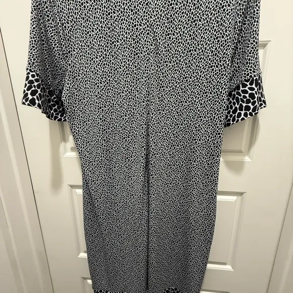 🎉Host Pick🎉Michael Kors Black &amp; White Animal Print Shift - Size large