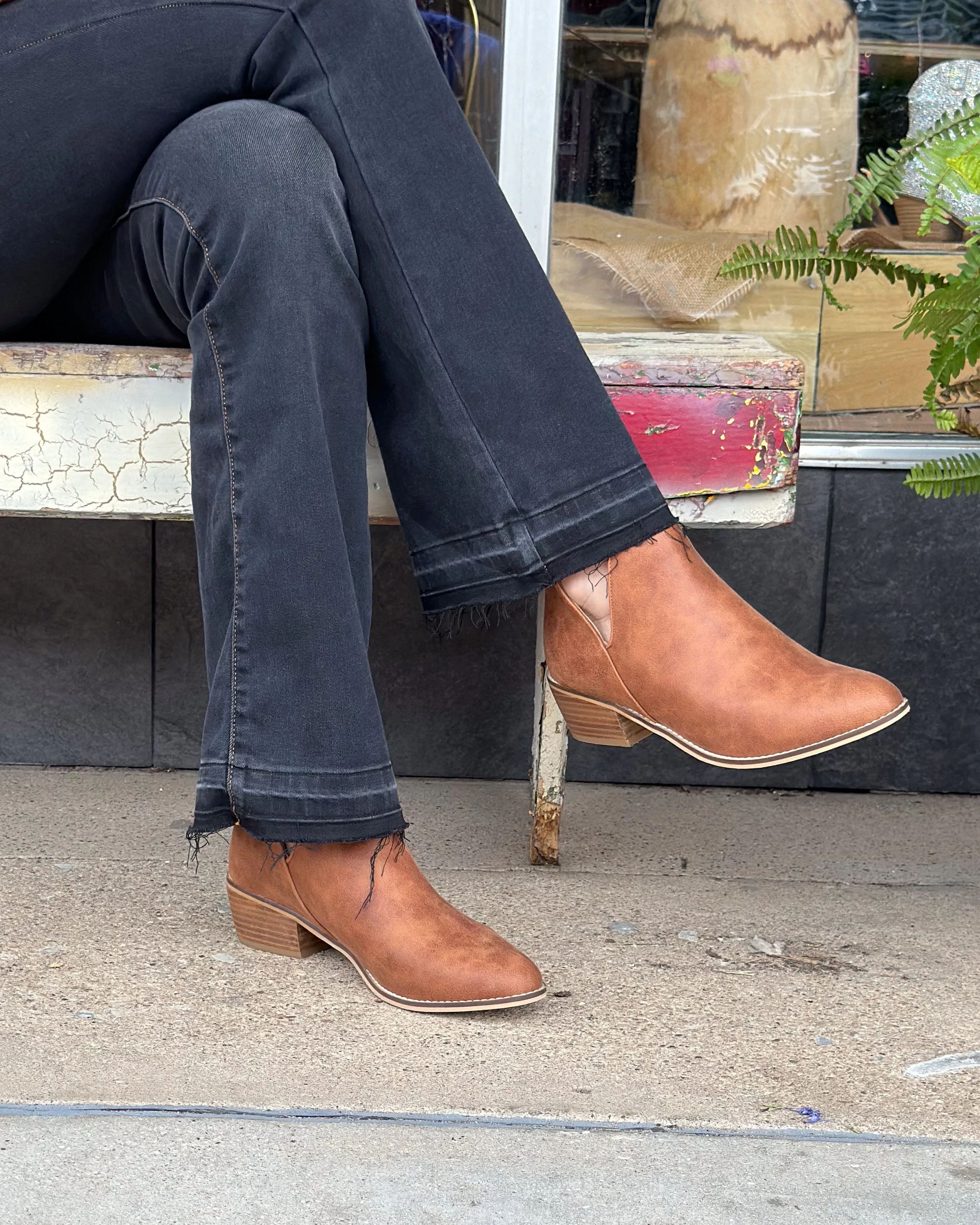 HW RELEASE HEM SLIM BOOTCUT BY JUDY BLUE - CURVY