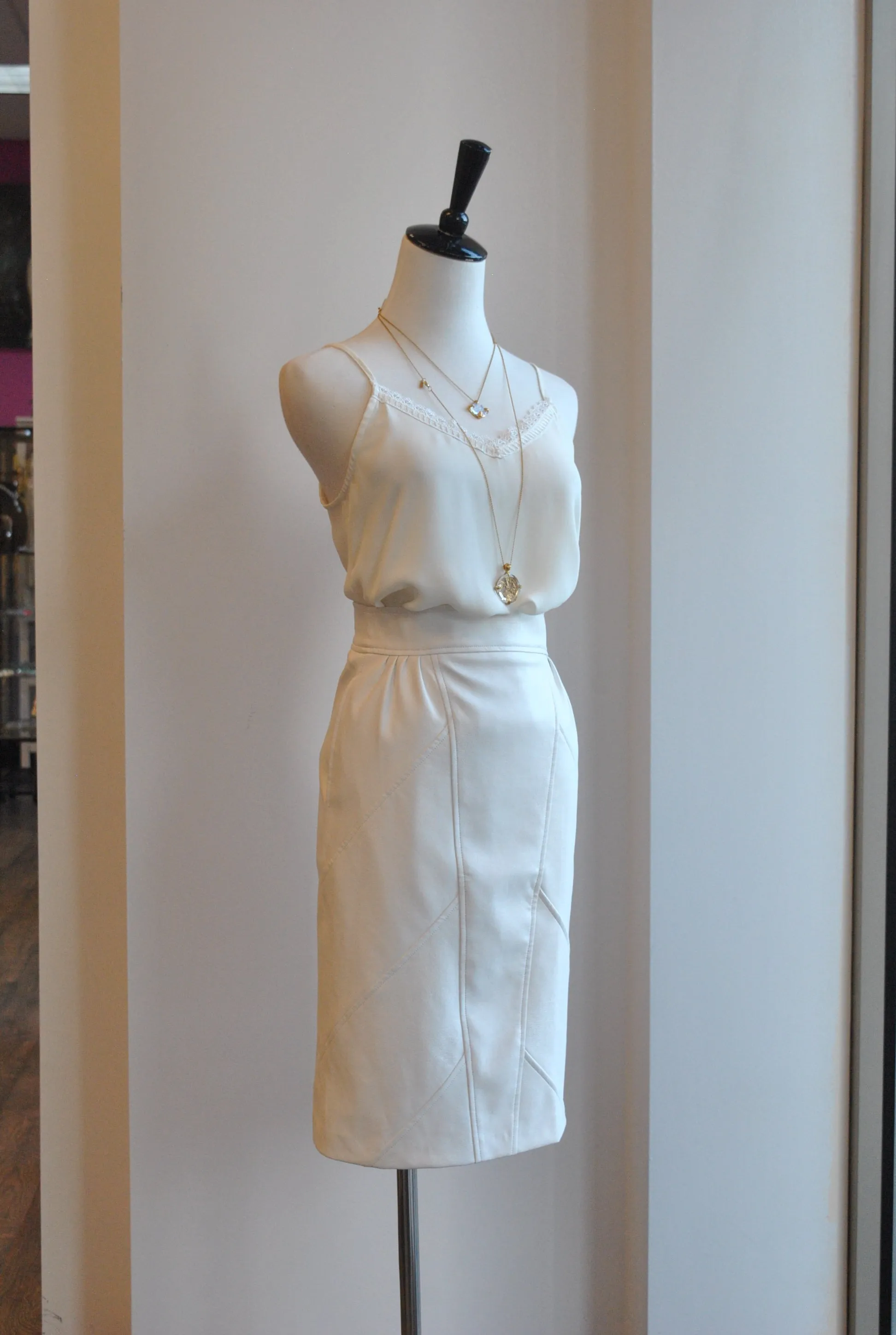 IVORY FAUX LEATHER SKIRT WITH POCKETS
