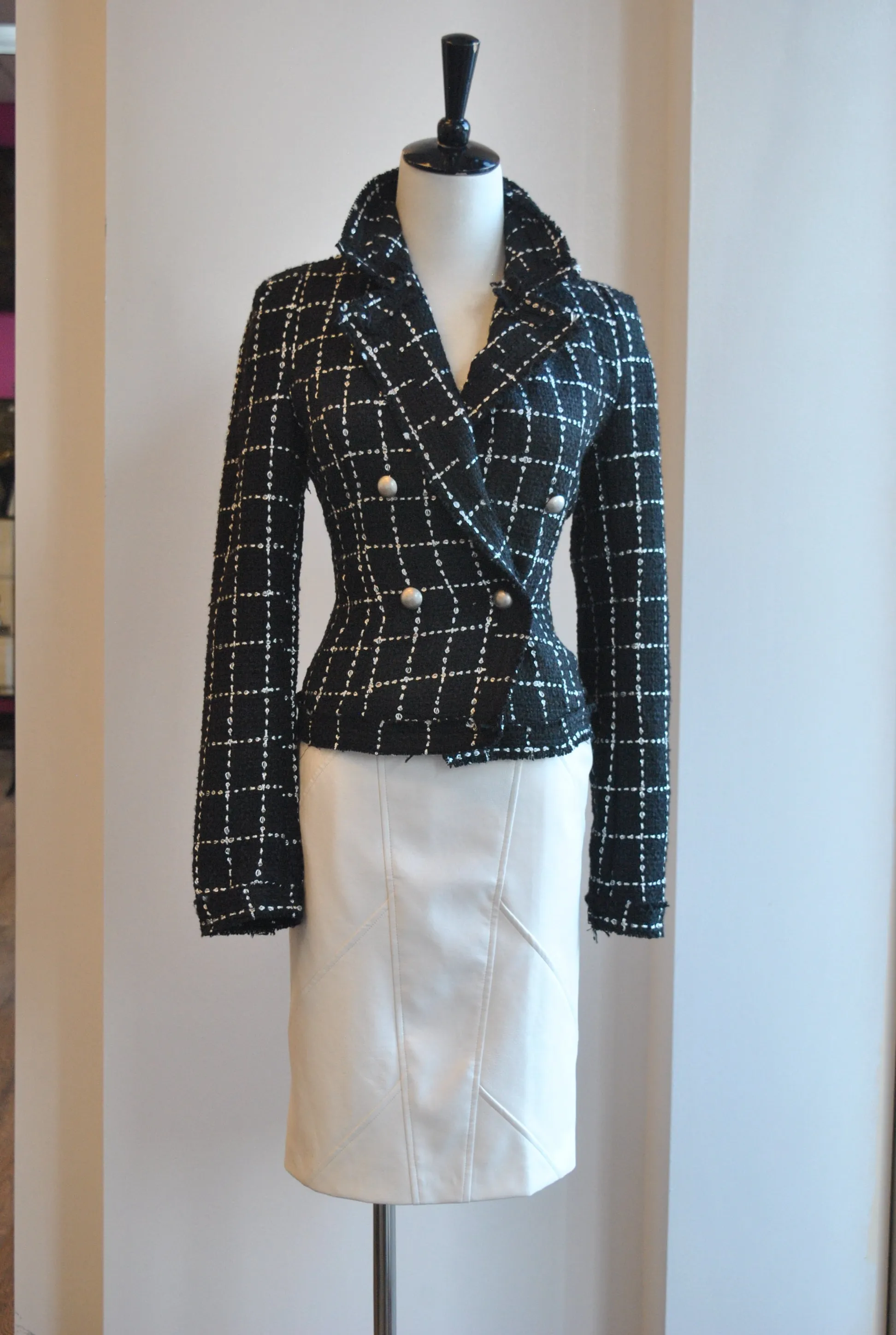 IVORY FAUX LEATHER SKIRT WITH POCKETS
