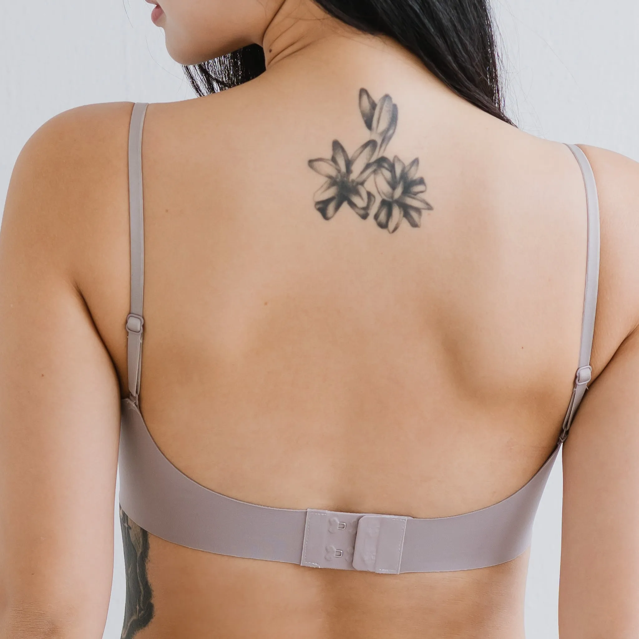 Jell-ee Deep-V U-Back Wireless Bra in Desert Sand (Signature Edition)