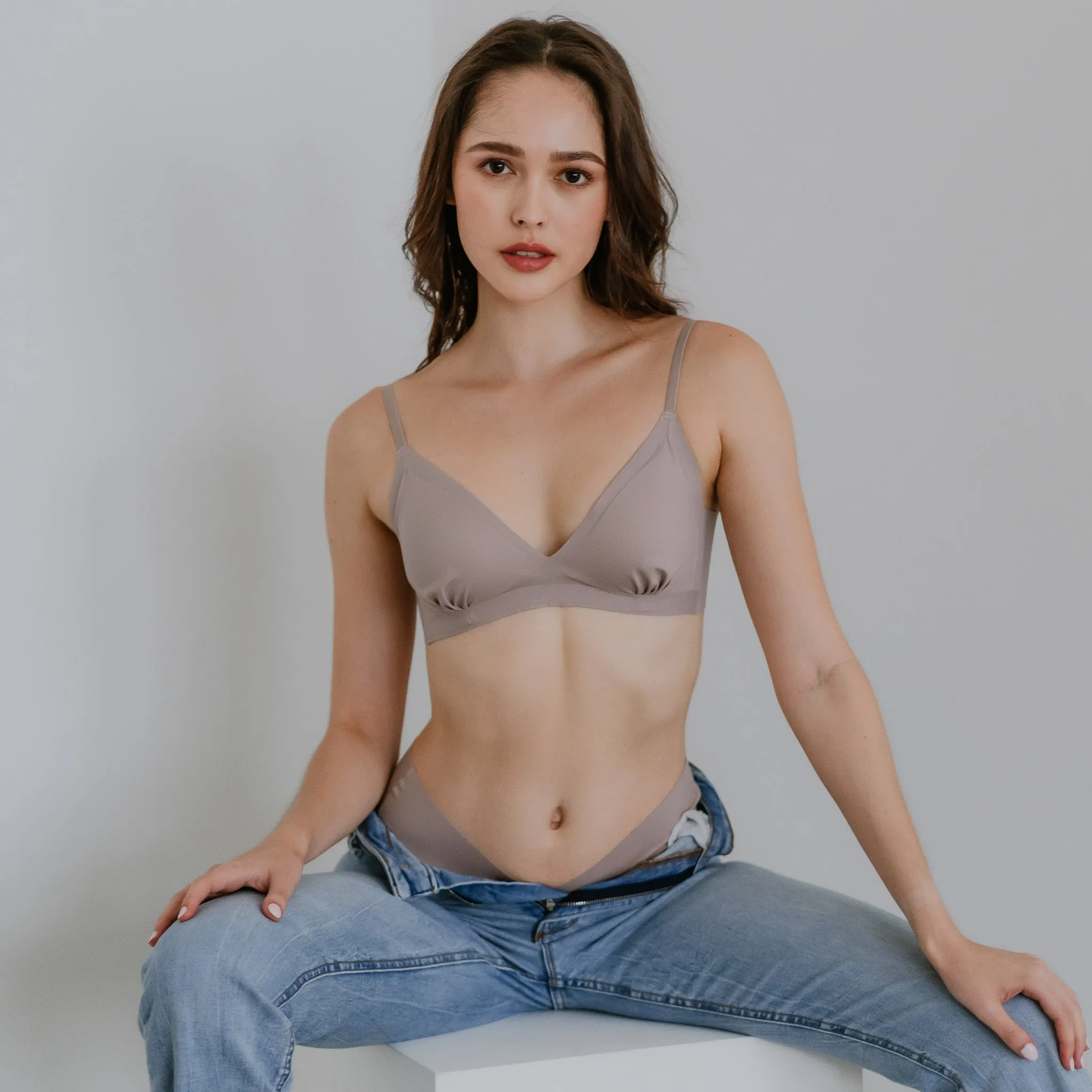 Jell-ee Deep-V U-Back Wireless Bra in Desert Sand (Signature Edition)