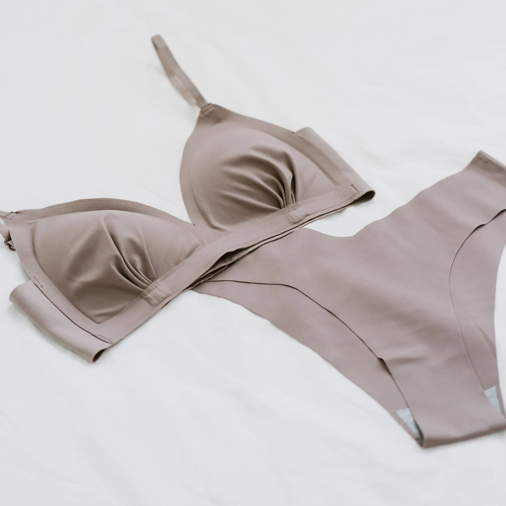 Jell-ee Deep-V U-Back Wireless Bra in Desert Sand (Signature Edition)