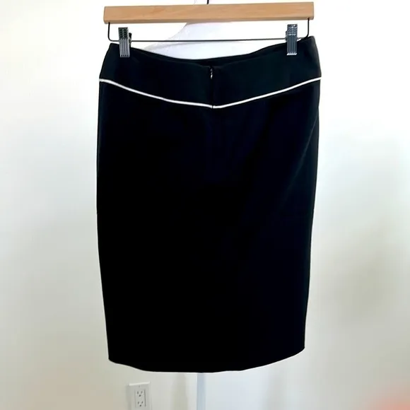 J’ENVIE NEW YORK. Black Pencil Skirt with white 18”zipper down front size 4