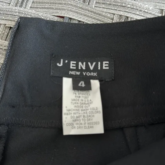 J’ENVIE NEW YORK. Black Pencil Skirt with white 18”zipper down front size 4