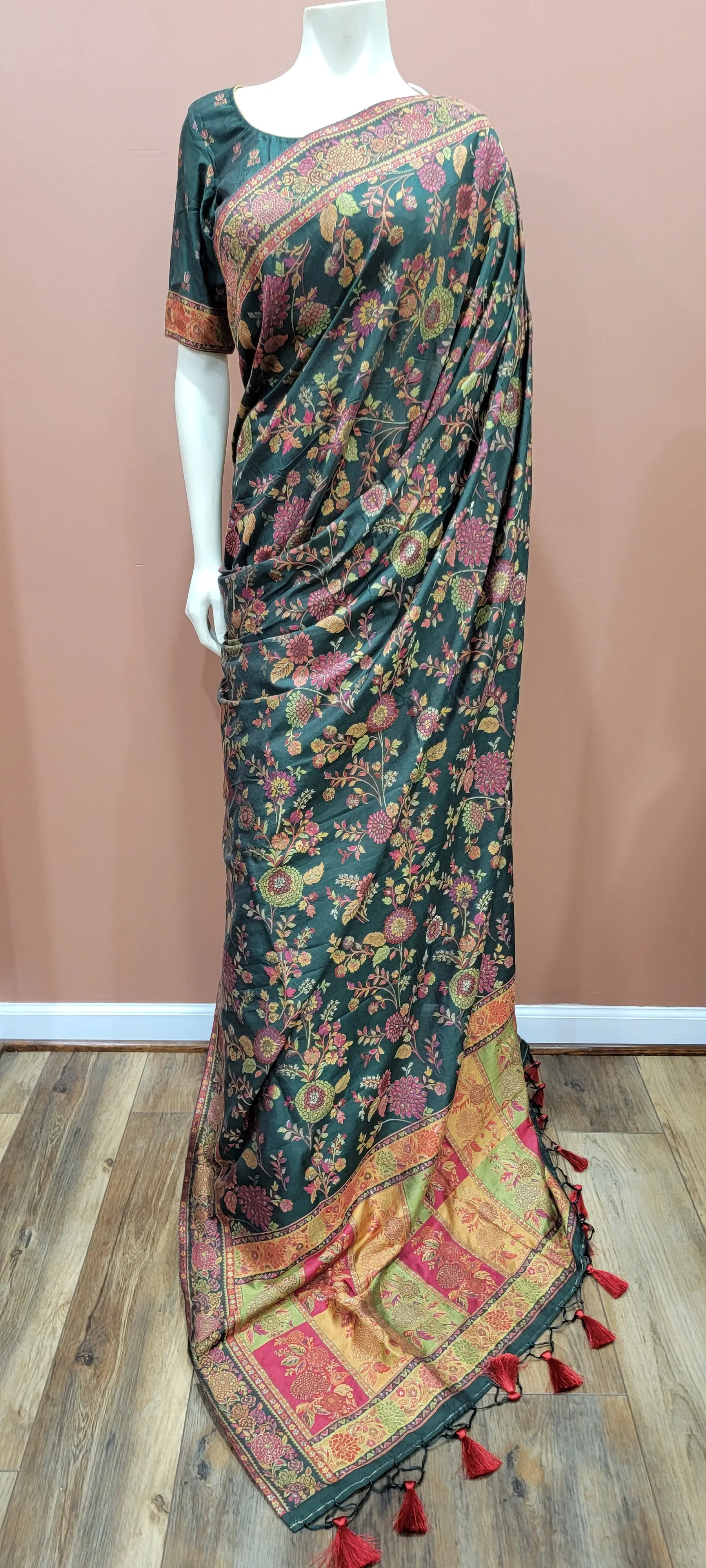 Kani Silk Saree W/ Blouse in Green