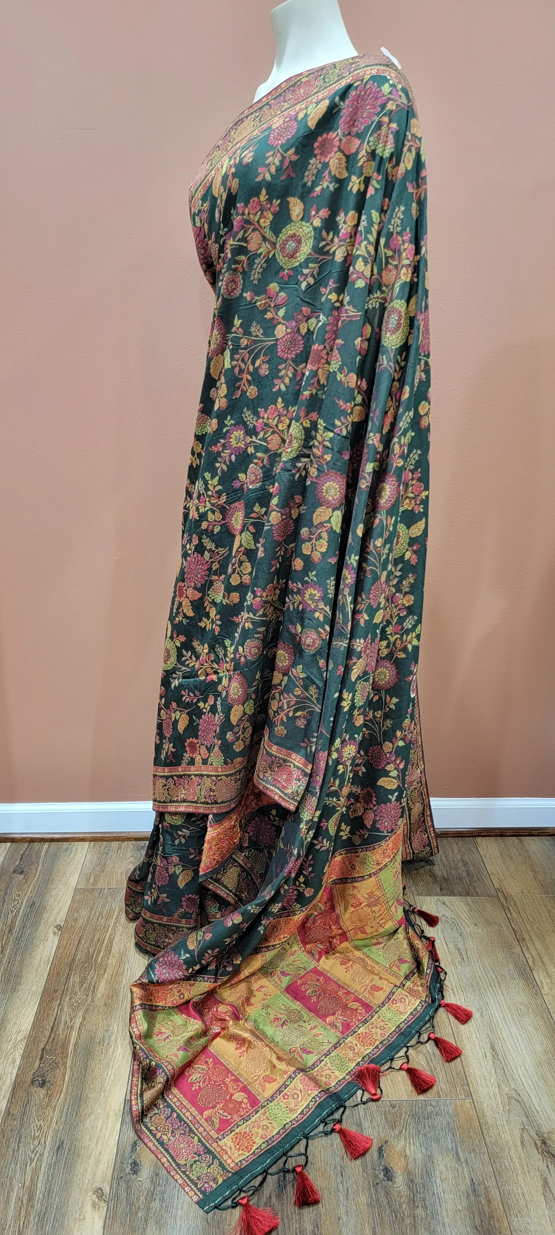 Kani Silk Saree W/ Blouse in Green