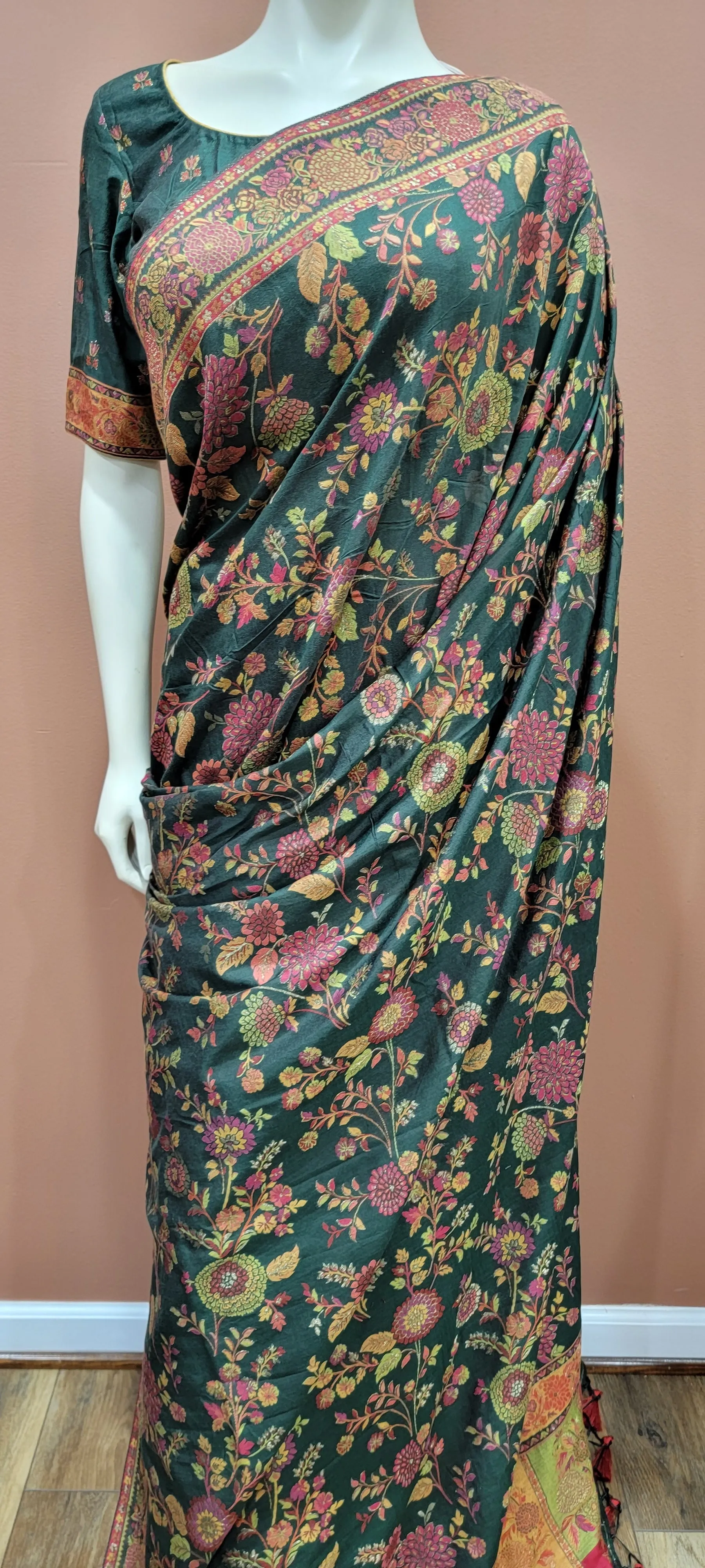 Kani Silk Saree W/ Blouse in Green