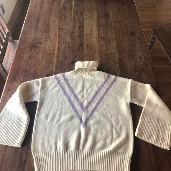 Lovers   Friends Sweater Caroline in Ivory and lavender