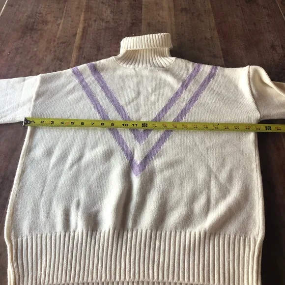 Lovers   Friends Sweater Caroline in Ivory and lavender
