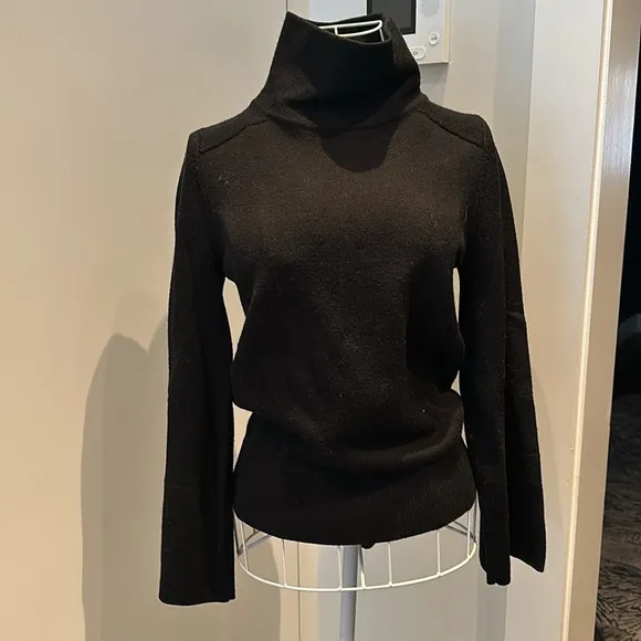 Lululemon sweater barely worn perfect condition size 4